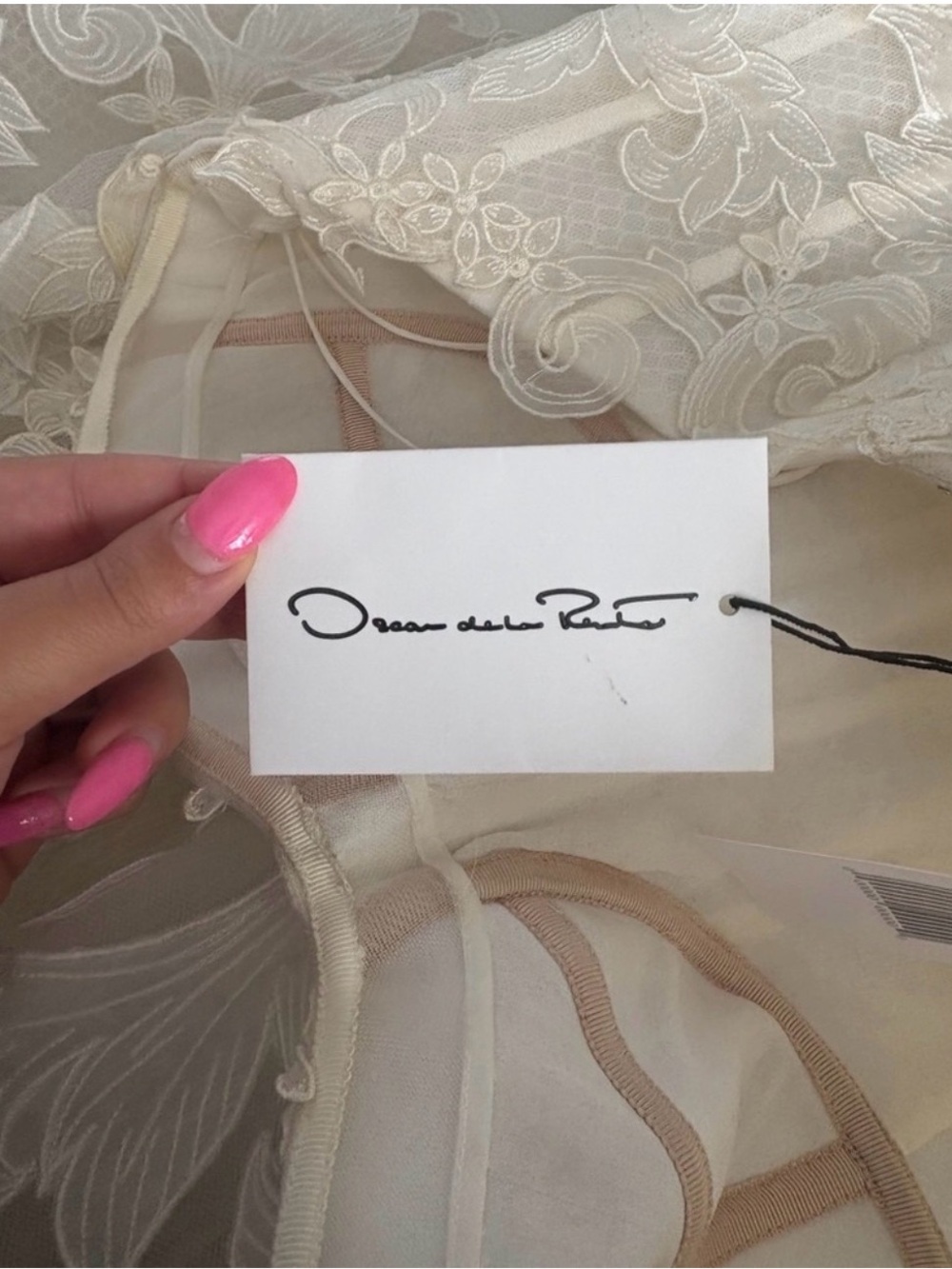Oscar de la renta BRAND NEW wedding dress AND veil - Picture 3 of 6